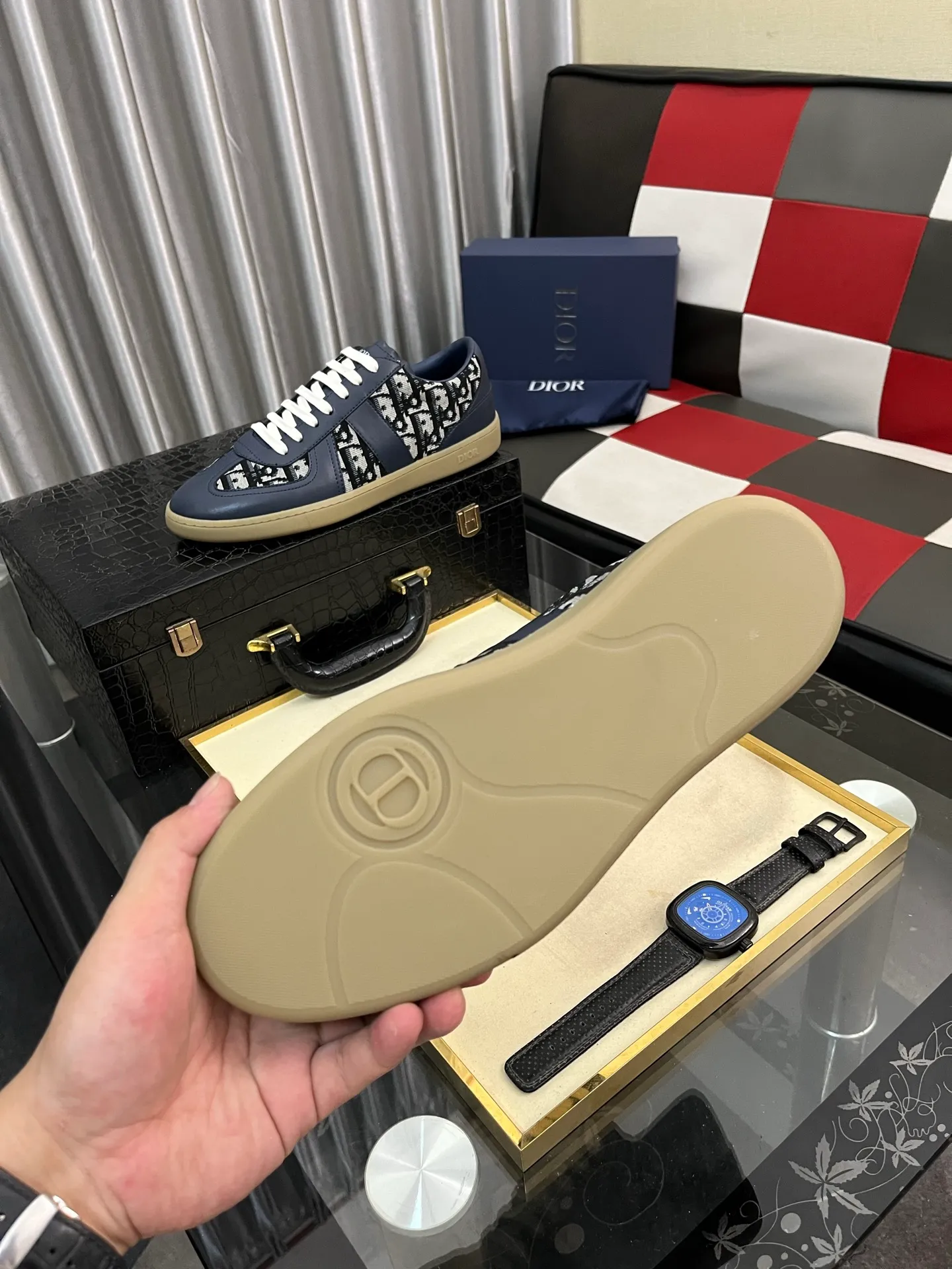 Men's shoes 💰380⌚️⌚️ 【Dior*DIAO】original quality.~ Unique modern style sneakers. 🏃A must-have casual shoe for trendy men😍😍 Original brand imported from Italy, imported original leather, sheep lining (refuses to discolor and grind feet) Sole: Original sole provided by the original factory, French lazy style design ⚠️Fit to the feet, original quality, super comfortable original sole. Code number: 38-445️⃣Colors available